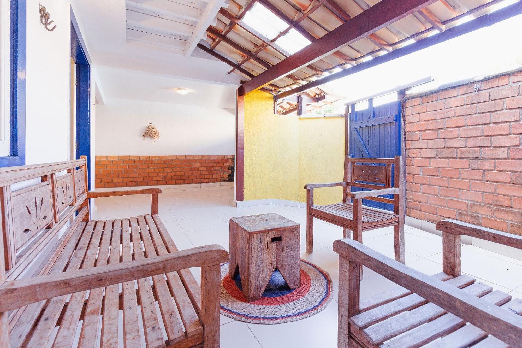 Casa Com Garagem - 300m Da Rua Pedras *